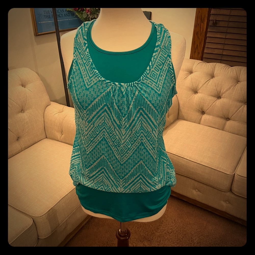 NWT Kiwi Kate Athletic 2-in-1 Top